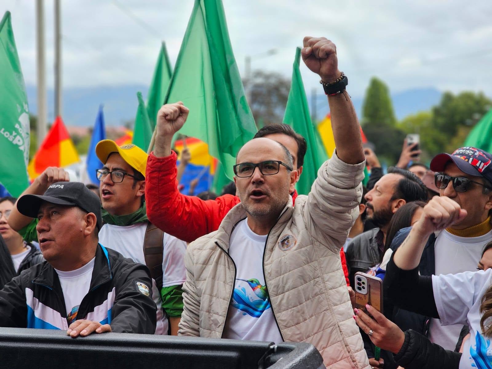 Jota Lloret renuncia a la Prefectura del Azuay