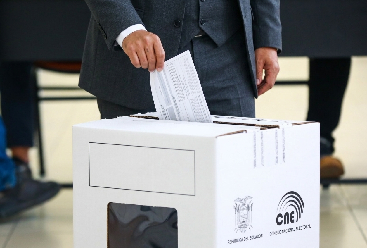 Nueve candidatos disputarán la Alcaldía de Cuenca y ocho binomios buscan la Prefectura del Azuay