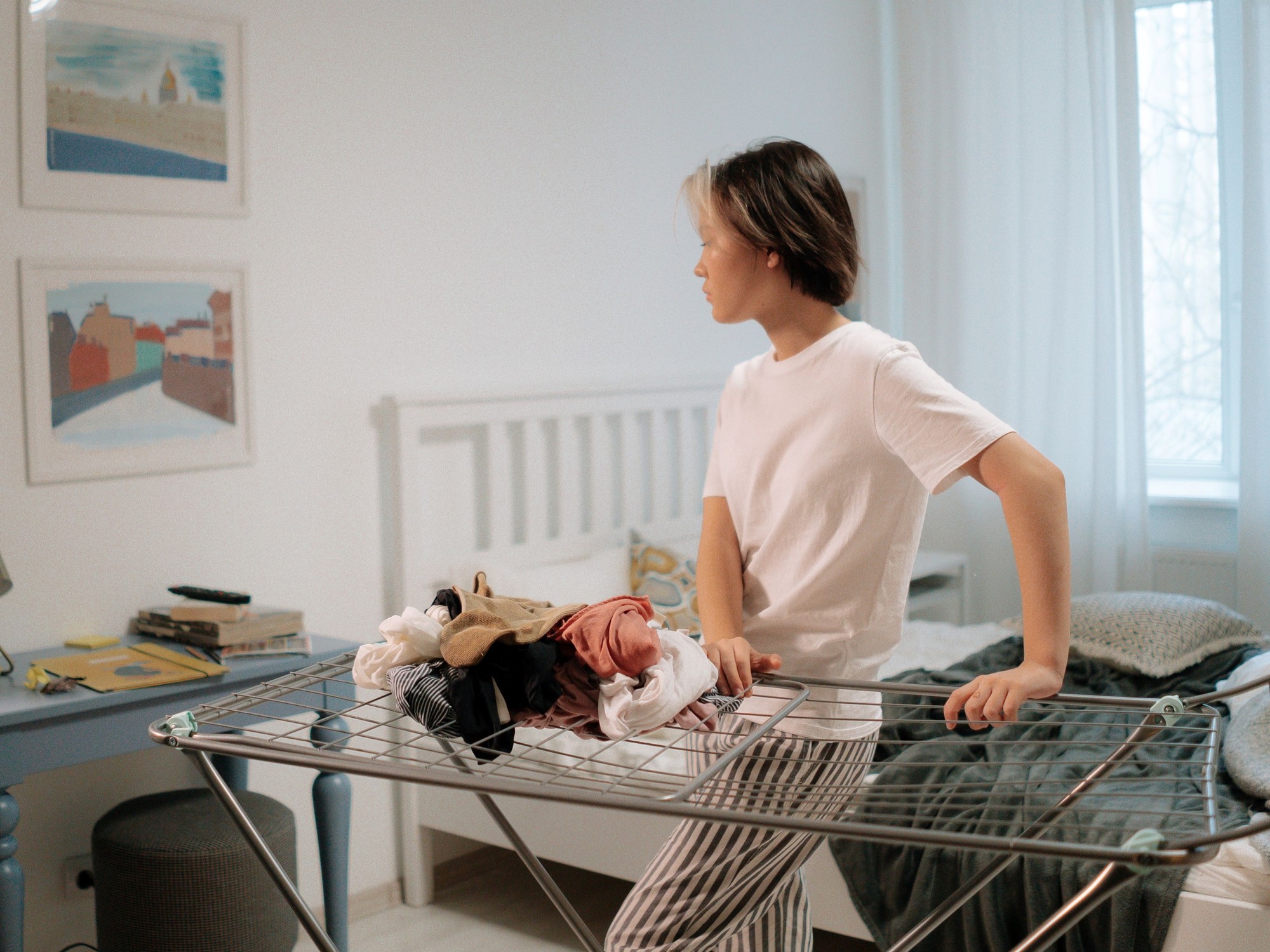 El truco para secar la ropa en interiores de manera más eficiente y en menos tiempo