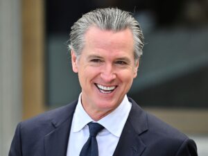 Newsom anuncia una inversión de 12,5 millones de dólares en programas comunitarios de preparación para emergencias