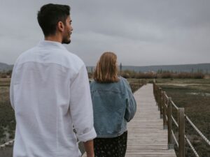 “Pensaba que no encontraba pareja porque era muy exigente, después me di cuenta de que construía barreras emocionales por heridas de mi infancia y comencé a practicar estas 12 cosas”