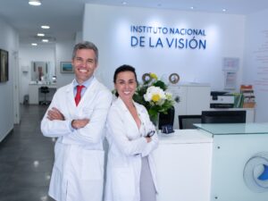 “Si a media mañana ya tengo que descansar la vista y por la noche no puedo leer bien, está claro que necesito anteojos de cerca”