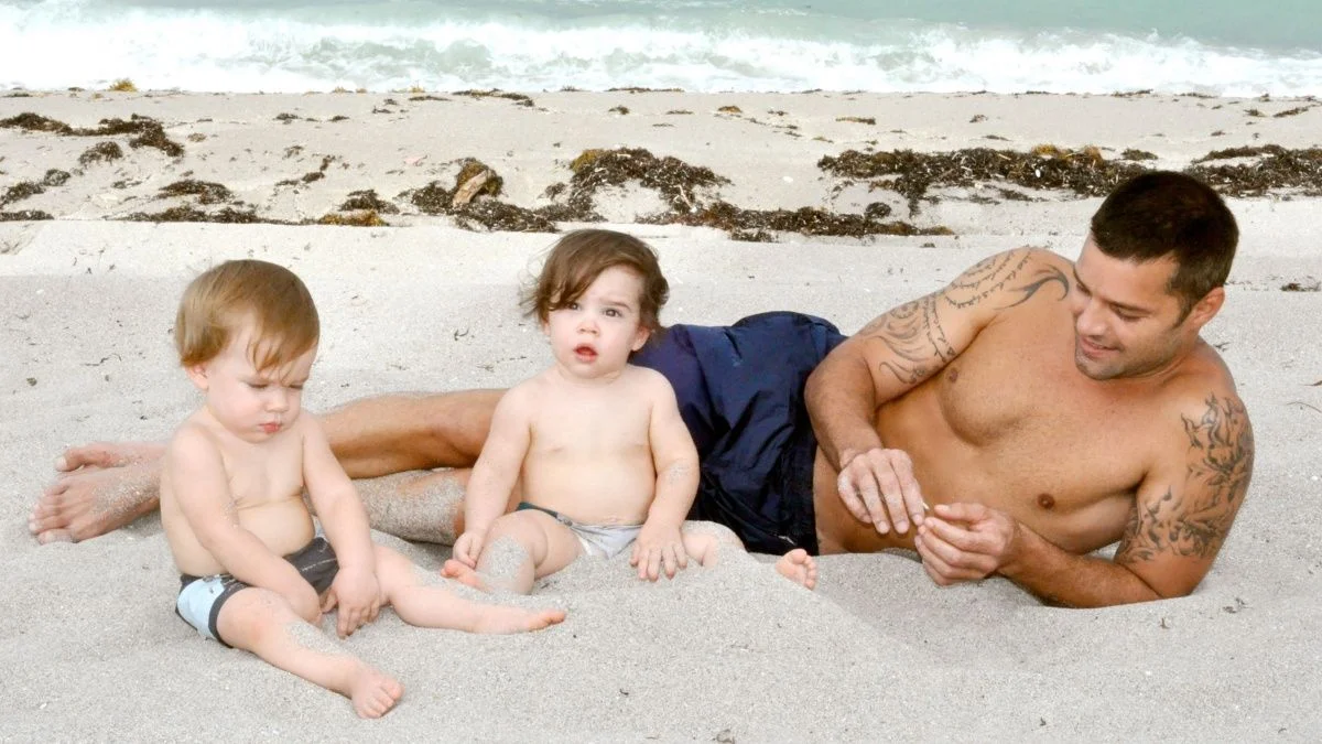 De bebés a galanes: ¡Mira cómo crecieron los mellizos de Ricky Martin!