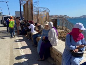 “¿Has visto a mi hijo?”, la pregunta que se repite entre las familias marroquíes en medio de la crisis migratoria en Ceuta