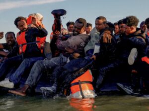 El Reino Unido informó que más de 2.000 inmigrantes cruzaron el Canal de la Mancha desde que Andy Burnham llegó al poder