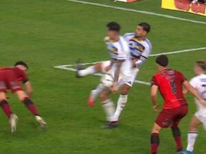 la mano de Di Lollo que hizo estallar al Coloso y desató el reclamo de todo Newell’s vs Boca